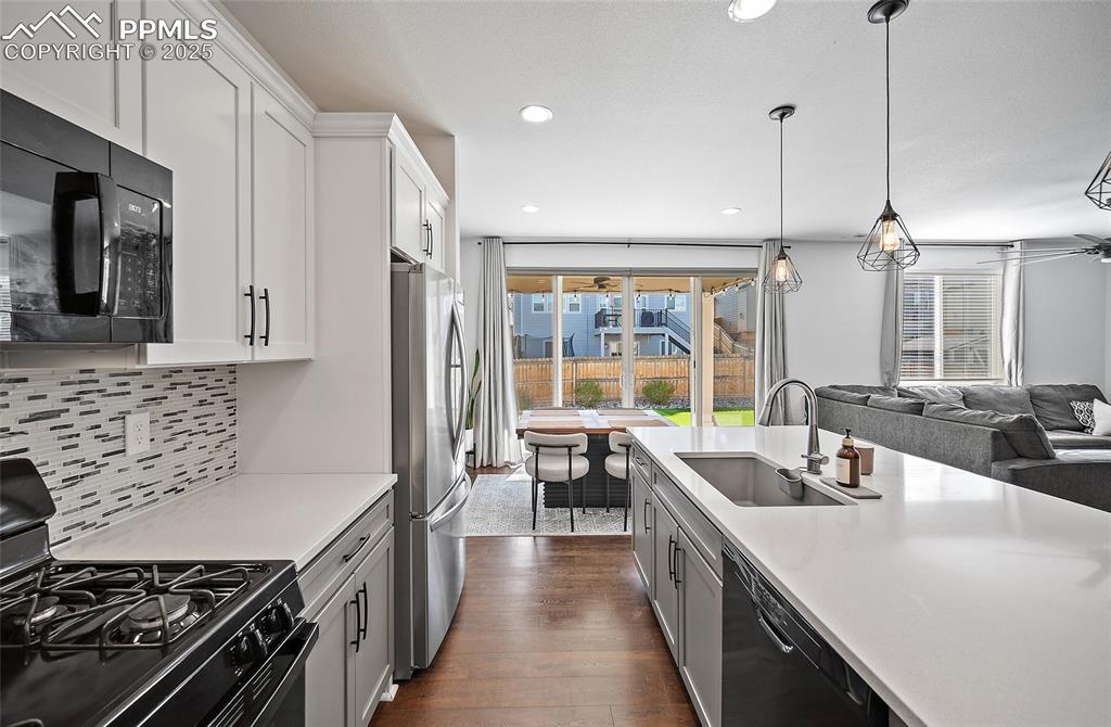 Image 8 of 47: Kitchen