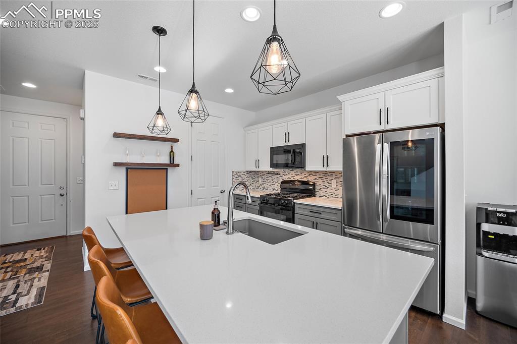 Image 9 of 47: Kitchen