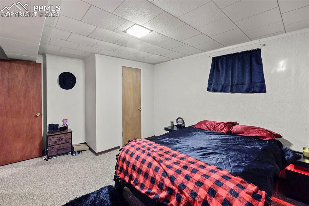 Image 22 of 46: Bedroom