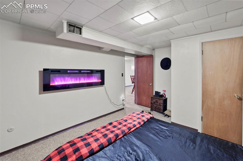 Image 23 of 46: Bedroom