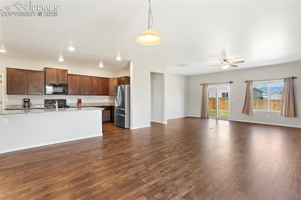 Image 11 of 48: Kitchen