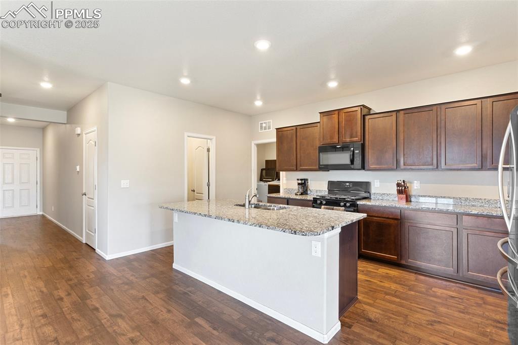 Image 14 of 48: Kitchen