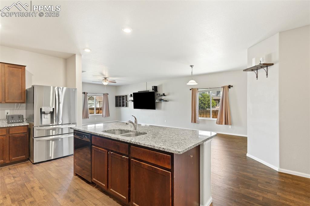 Image 17 of 48: Kitchen