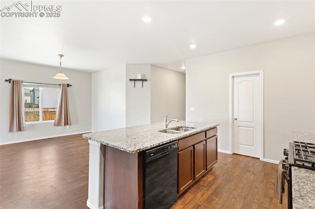 Image 18 of 48: Kitchen