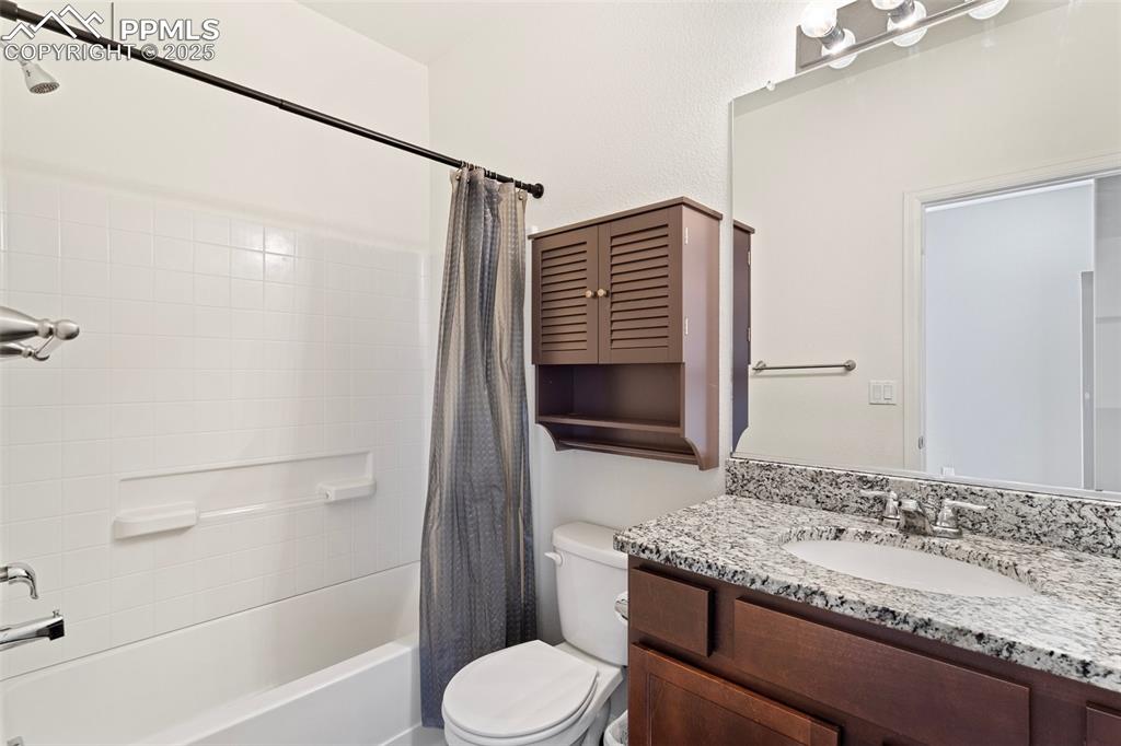 Image 30 of 48: Bathroom