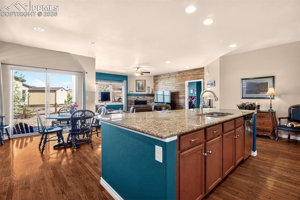 Image 10 of 45: Kitchen