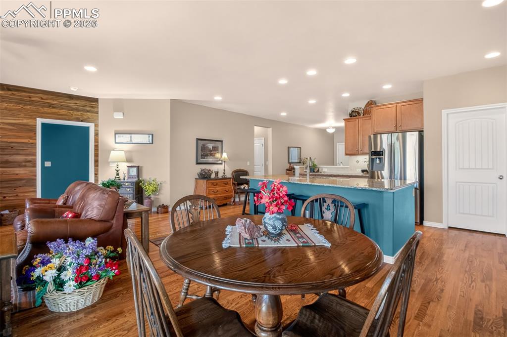 Image 13 of 45: Dining Area