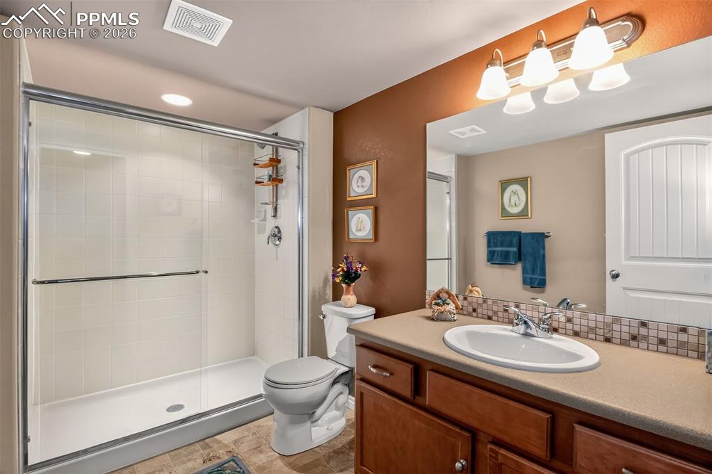 Image 30 of 45: Bathroom