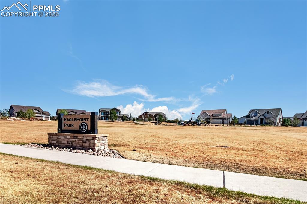 Image 44 of 45: Yard