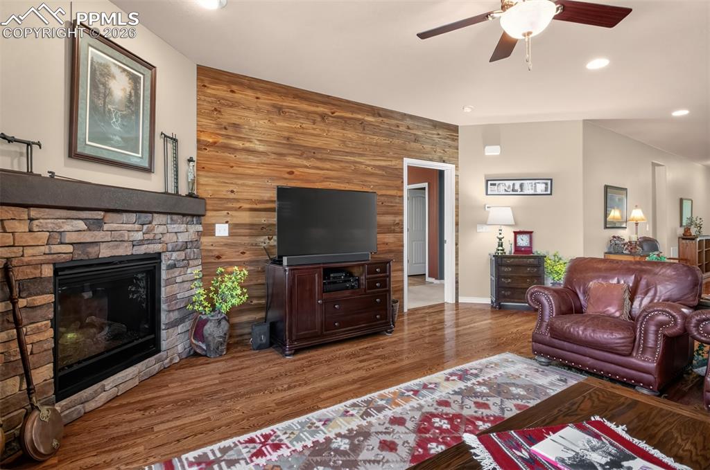 Image 5 of 45: Living Room