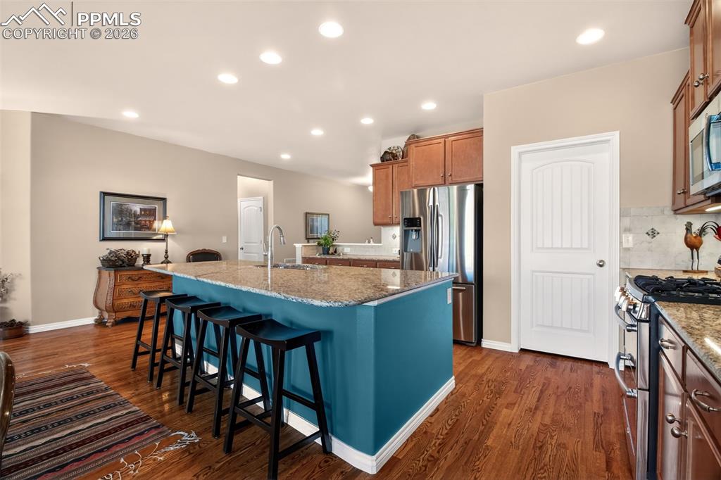 Image 9 of 45: Kitchen