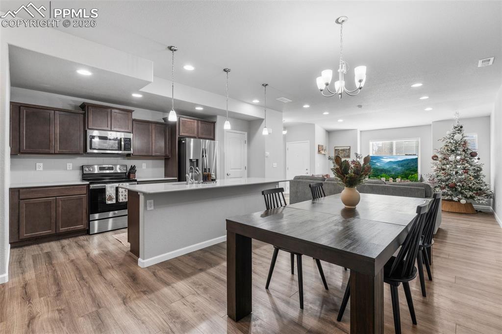 Image 12 of 34: Dining Area