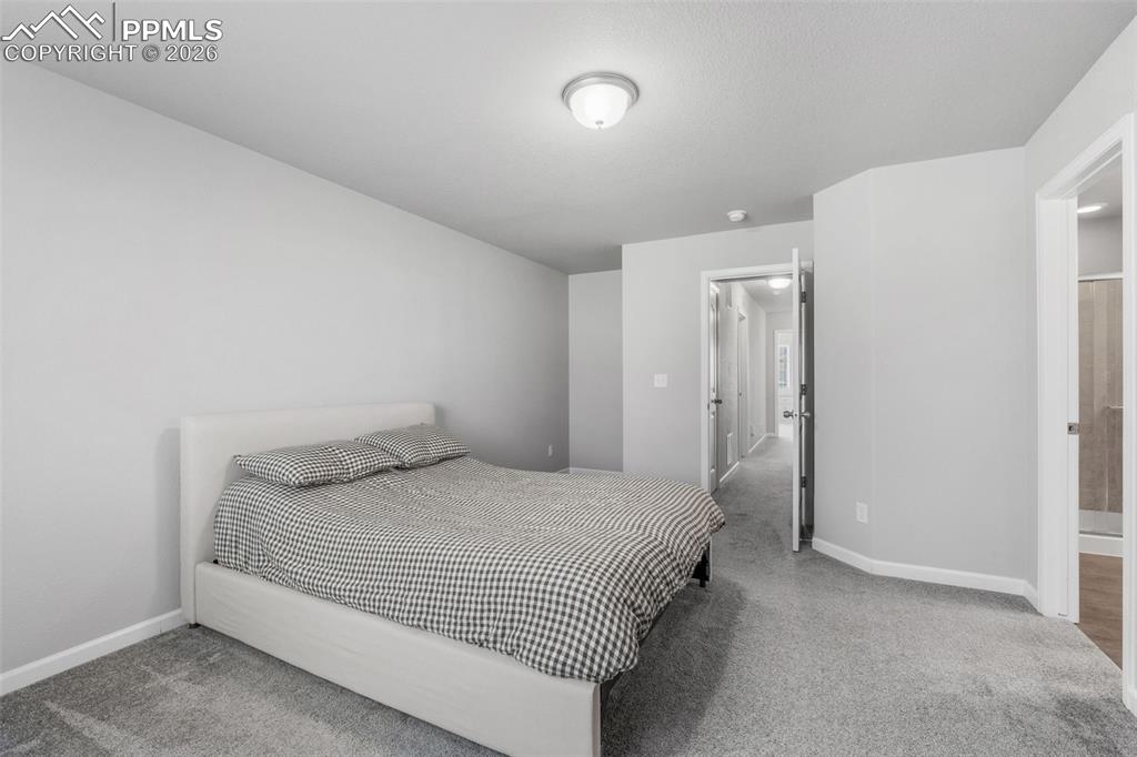 Image 19 of 34: Bedroom