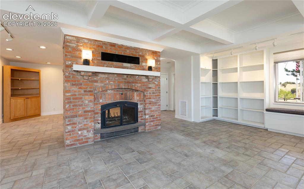 Image 11 of 40: Dining Room