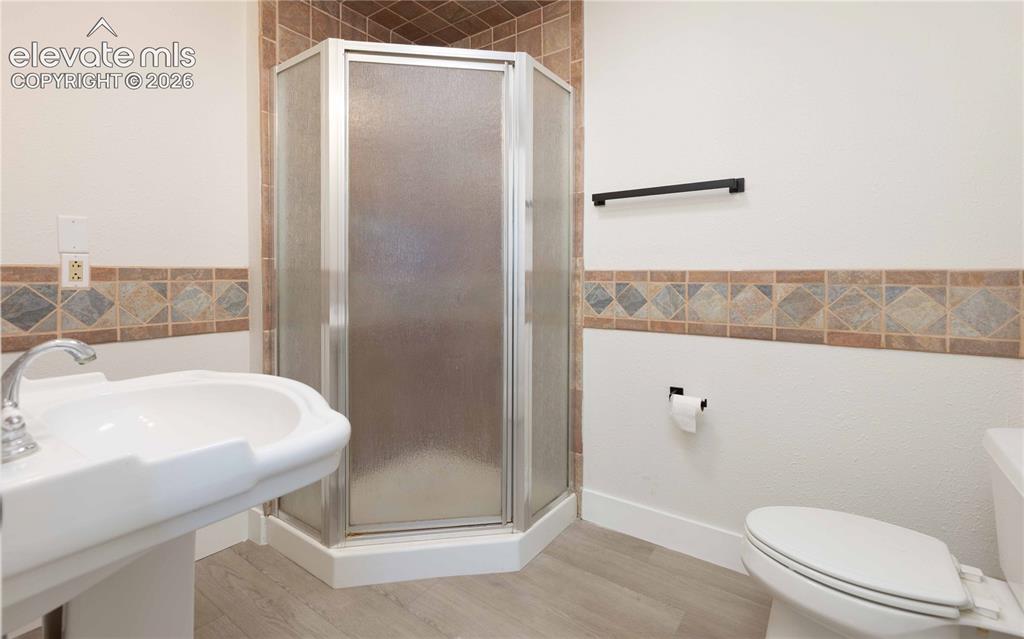 Image 29 of 40: Bathroom