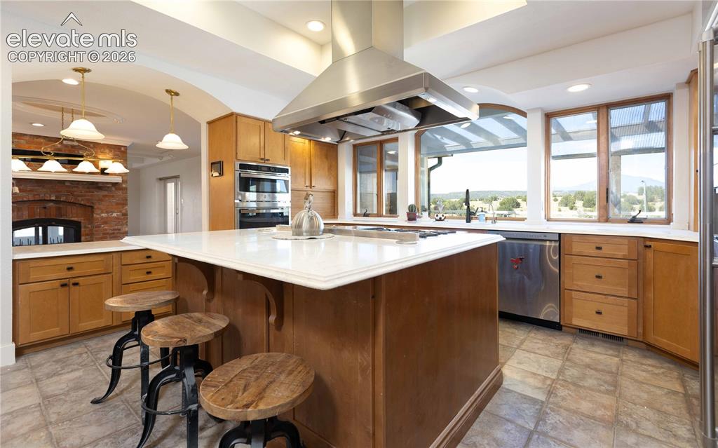 Image 5 of 40: Kitchen