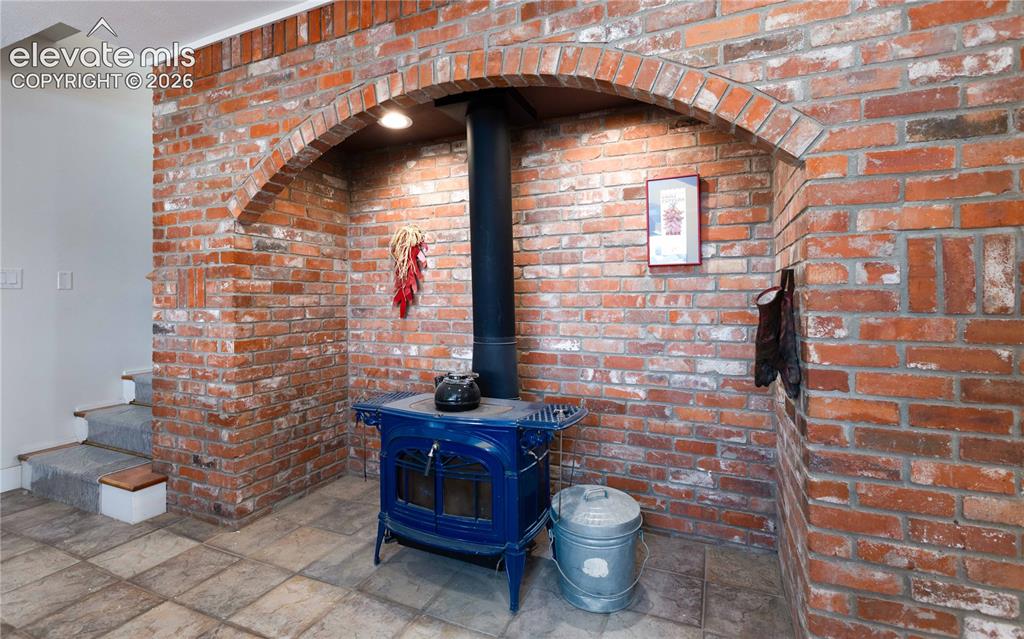 Image 9 of 40: Kitchen