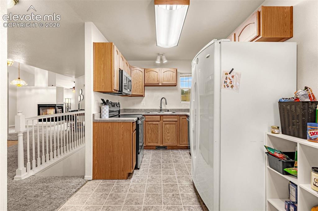 Image 16 of 33: Kitchen