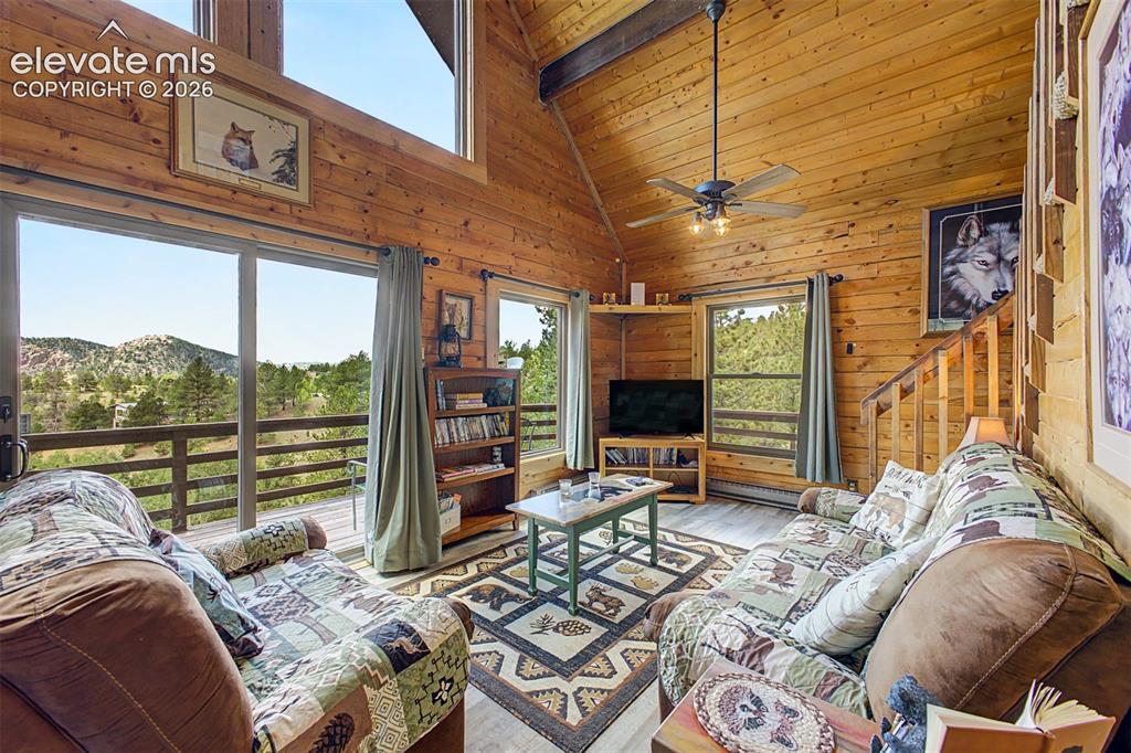 Image 14 of 50: Cozy log cabin feel