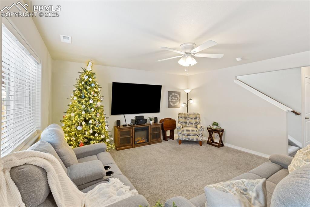 Image 10 of 35: Great Room