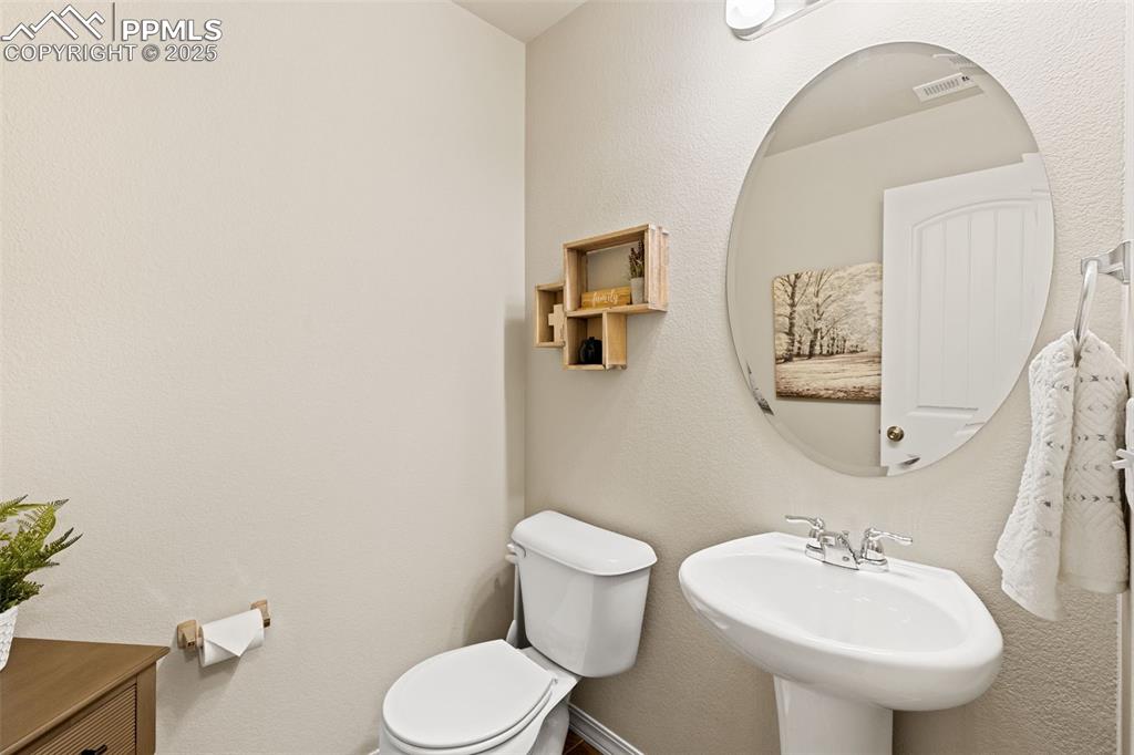 Image 11 of 35: Bathroom