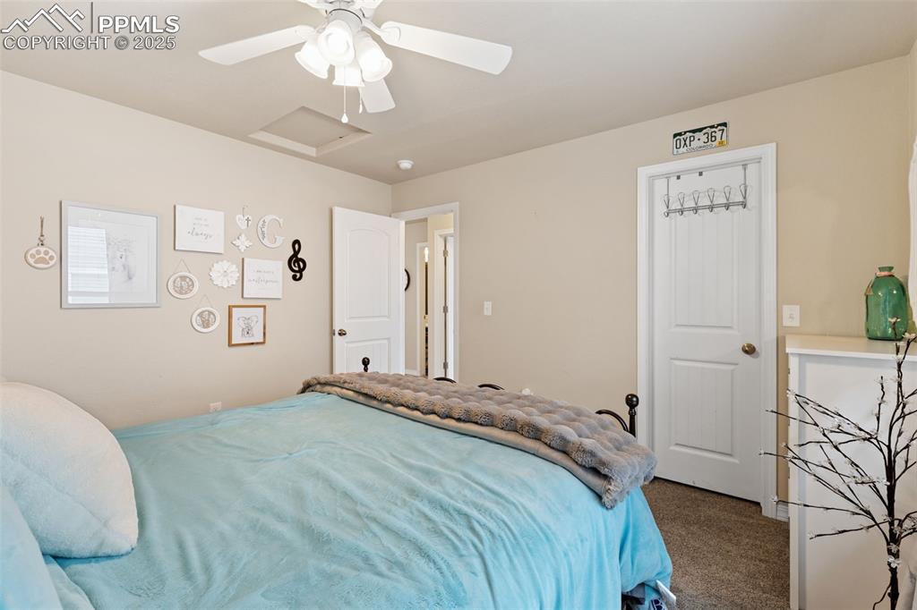 Image 20 of 35: Bedroom