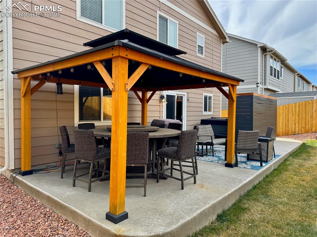 Image 29 of 35: Patio