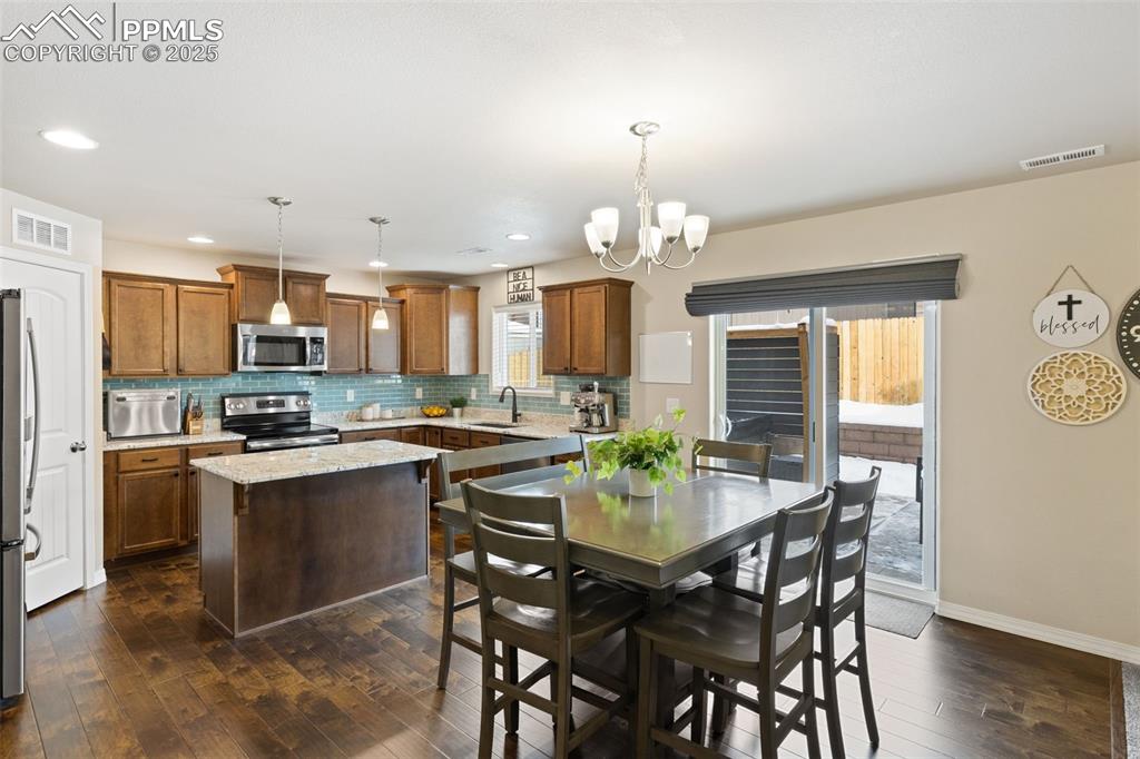 Image 3 of 35: Dining Area