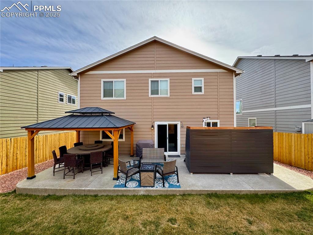 Image 30 of 35: Back of Structure