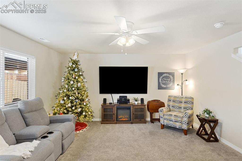 Image 9 of 35: Great Room