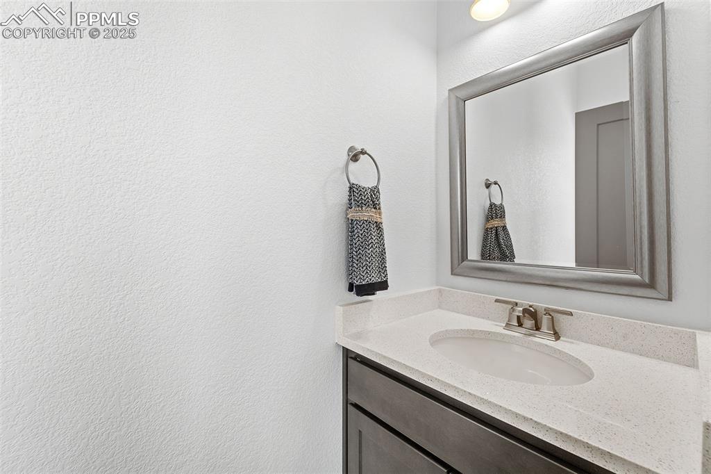 Image 17 of 28: Bathroom