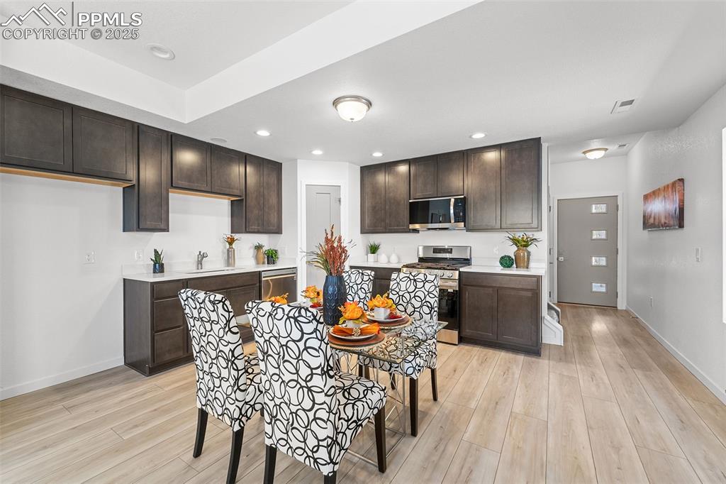 Image 8 of 28: Kitchen