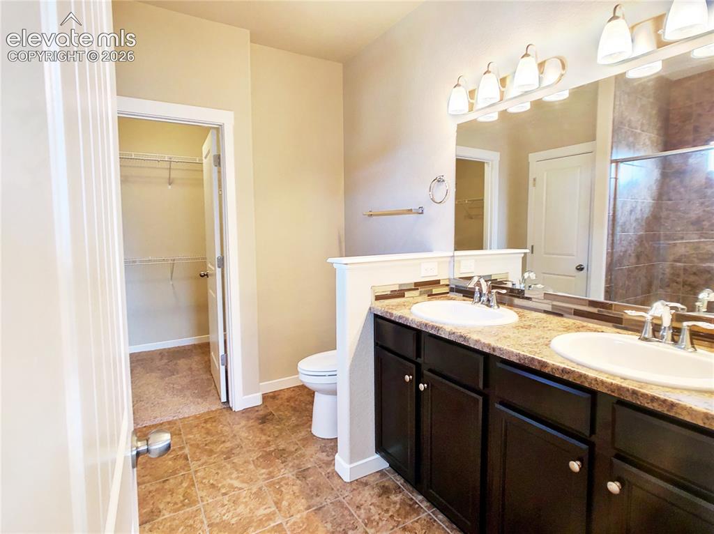 Image 10 of 24: Bathroom