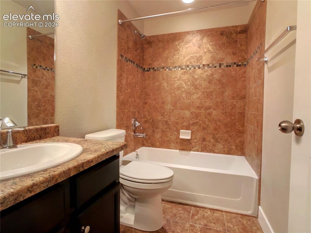 Image 11 of 24: Bathroom