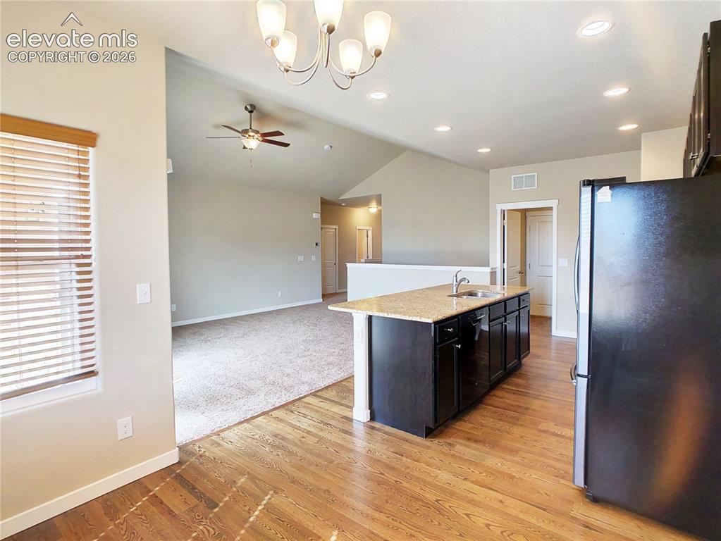 Image 15 of 24: Kitchen