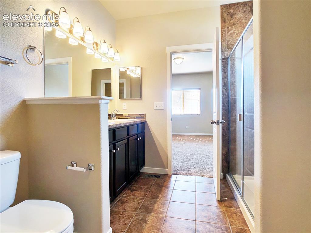 Image 16 of 24: Bathroom