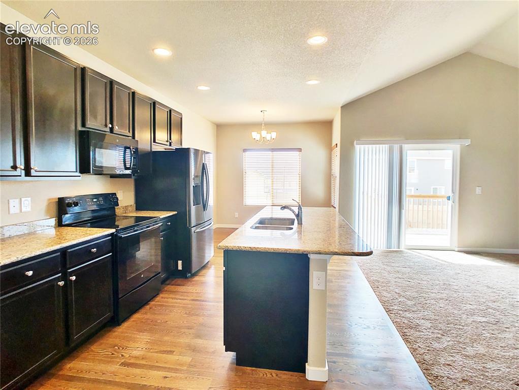 Image 2 of 24: Kitchen