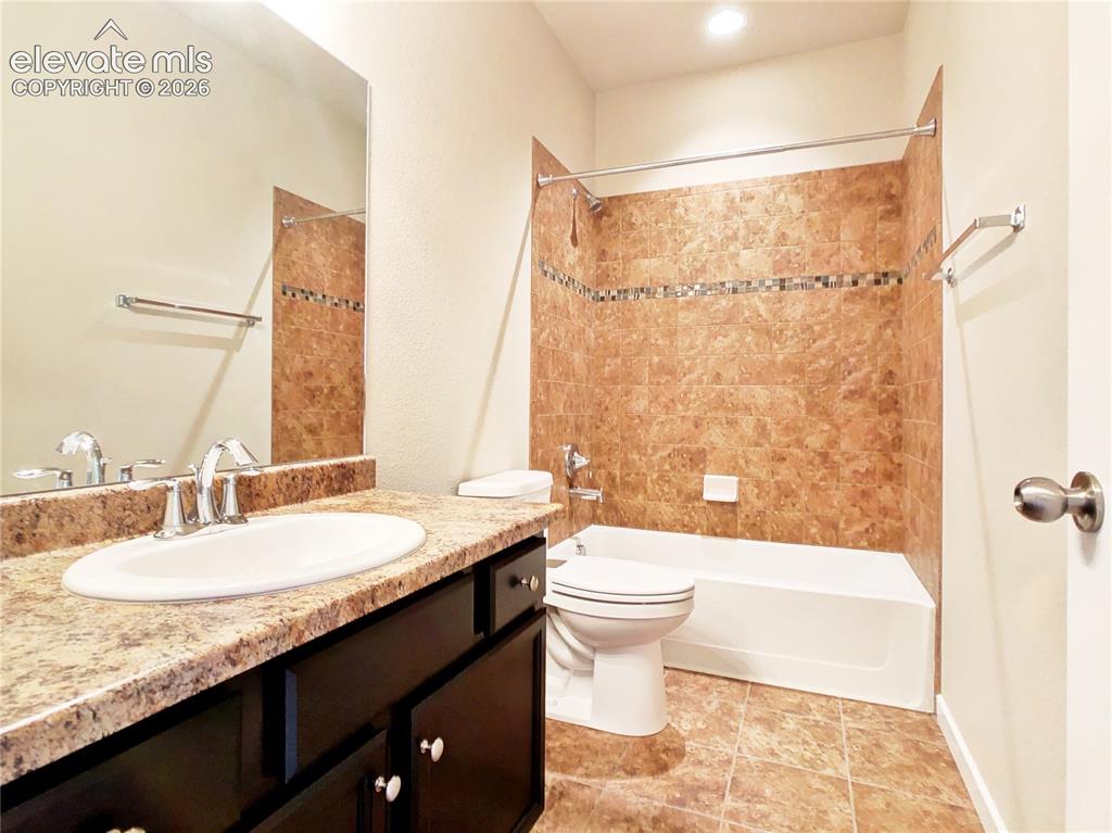 Image 24 of 24: Bathroom