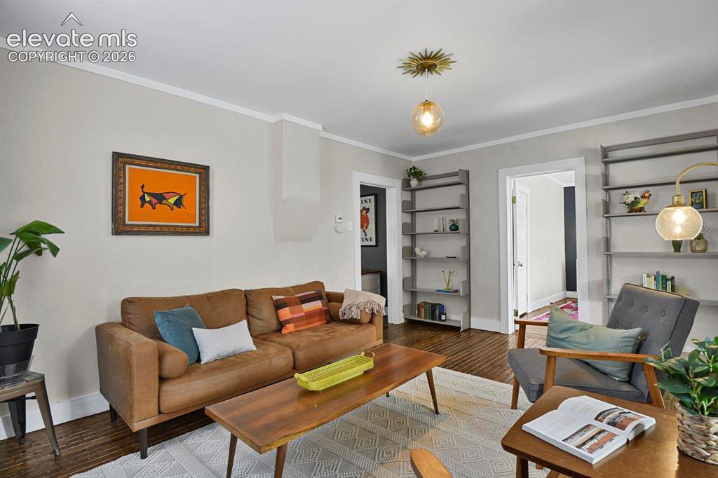 Image 19 of 49: Living Room
