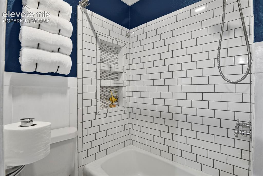 Image 30 of 49: Bathroom