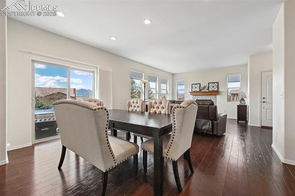 Image 11 of 37: Dining Area