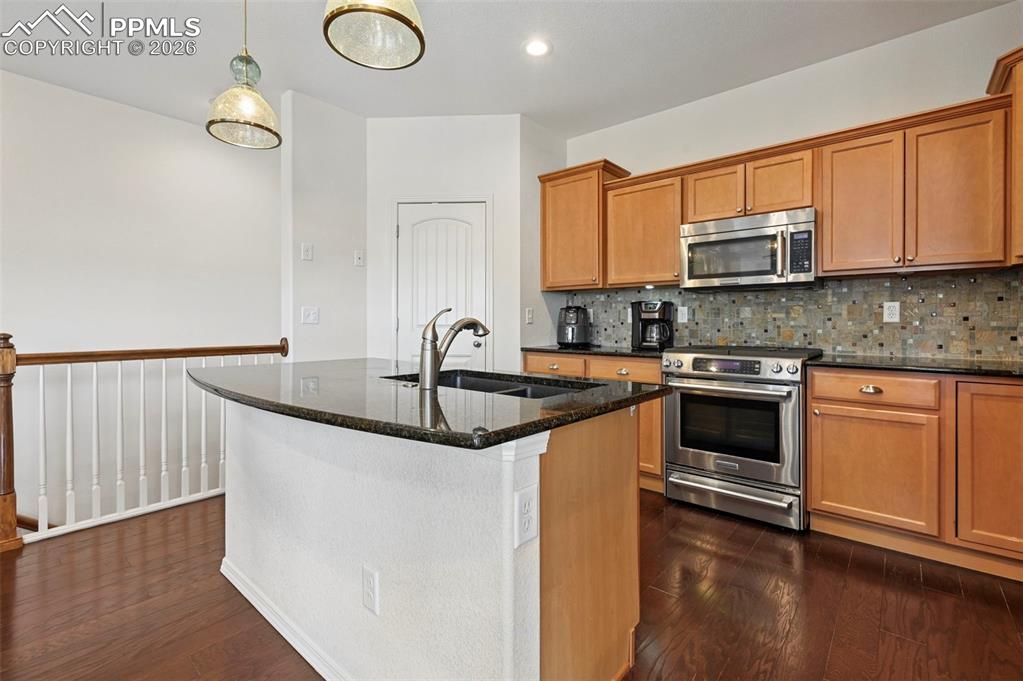 Image 15 of 37: Kitchen