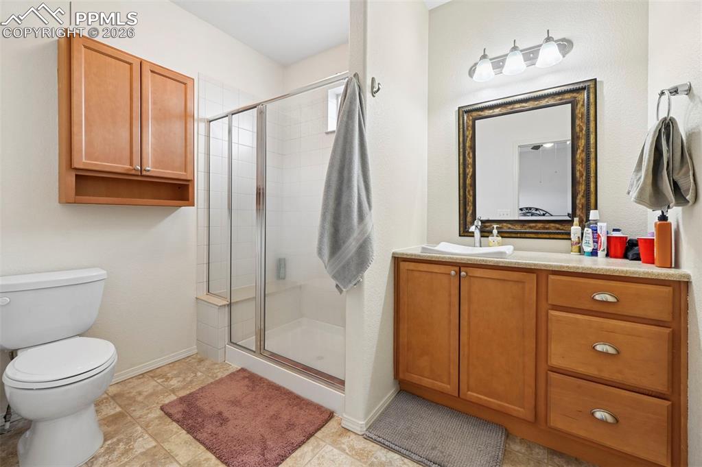 Image 19 of 37: Bathroom