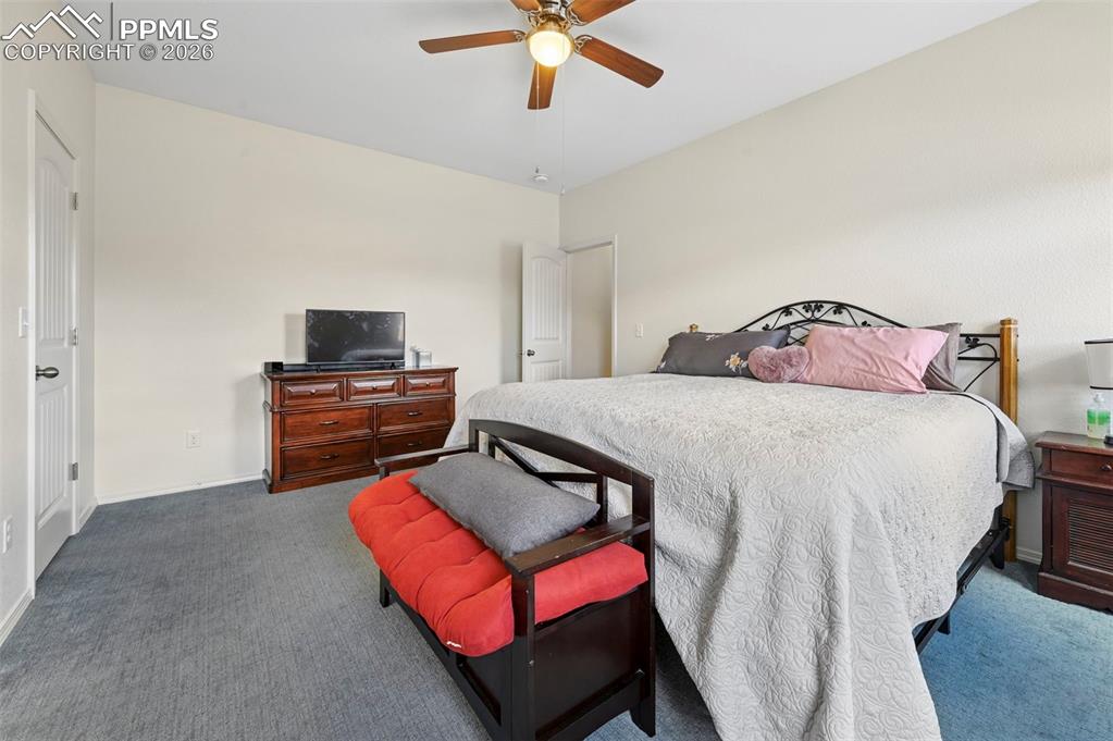 Image 21 of 37: Bedroom