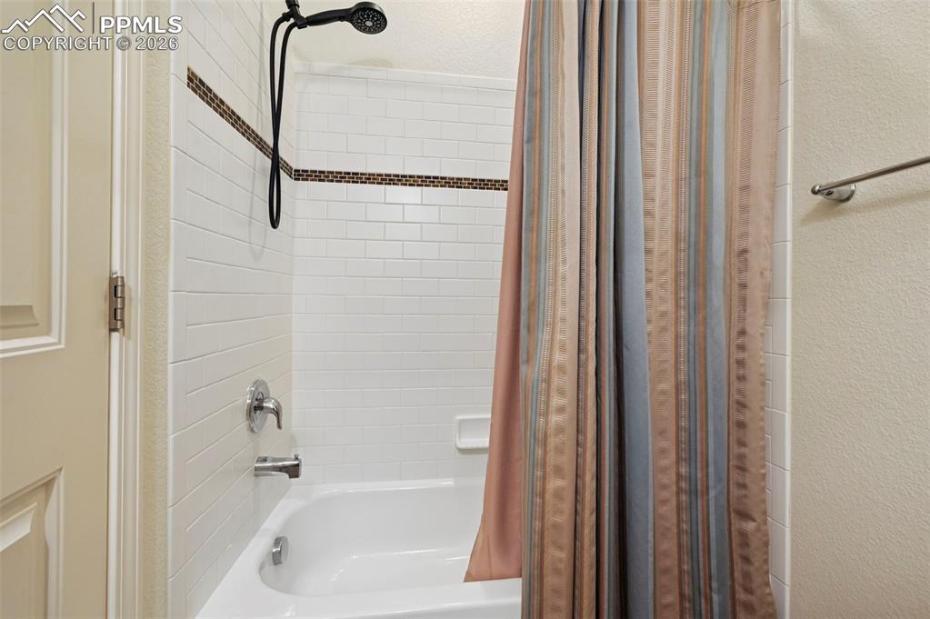 Image 24 of 37: Bathroom