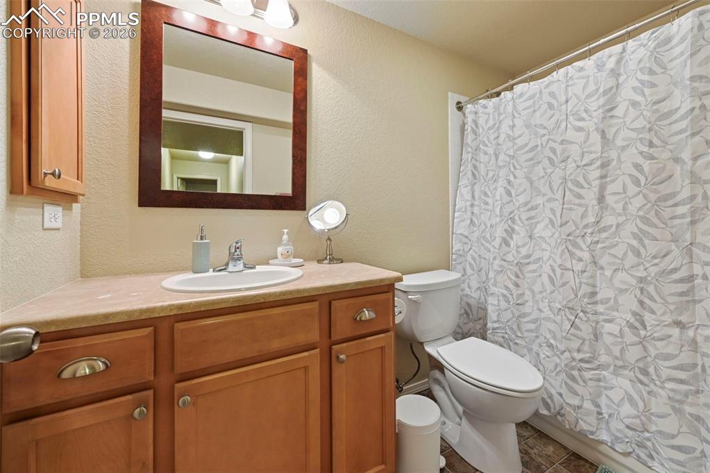 Image 29 of 37: Bathroom