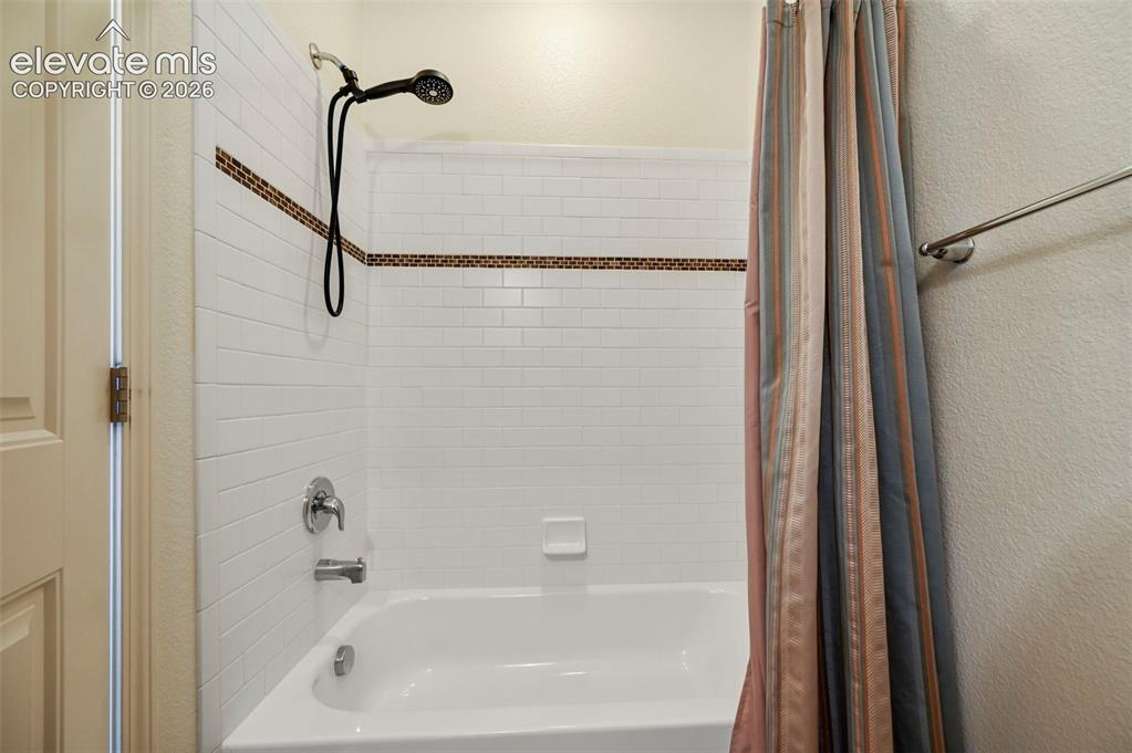 Image 40 of 49: Bathroom