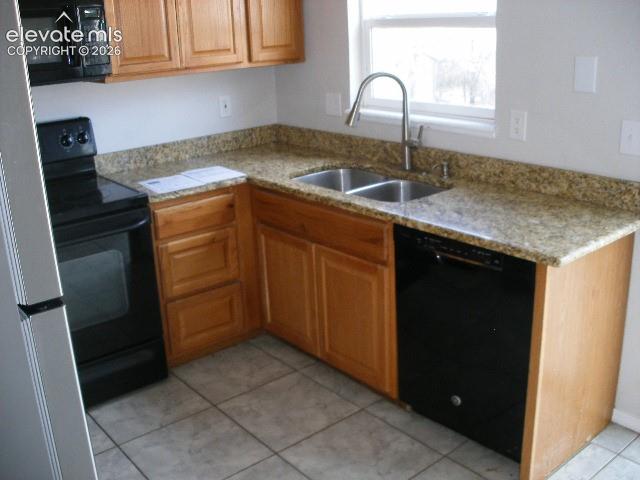 Image 4 of 35: Kitchen