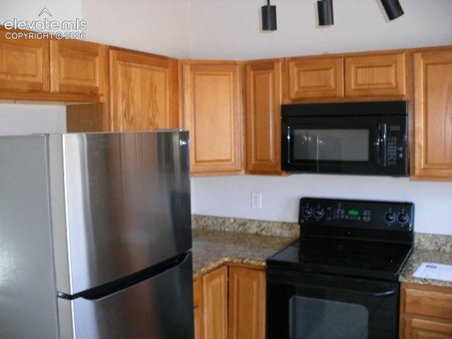 Image 7 of 35: Kitchen