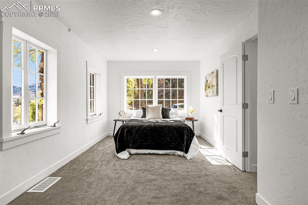 Image 20 of 44: Bedroom